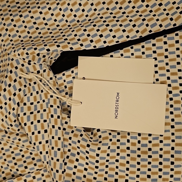 💕NORDSTROM💕 Geometric Print Button Down Blouse ~ White Tan Black Medium M NWT - Picture 9 of 11